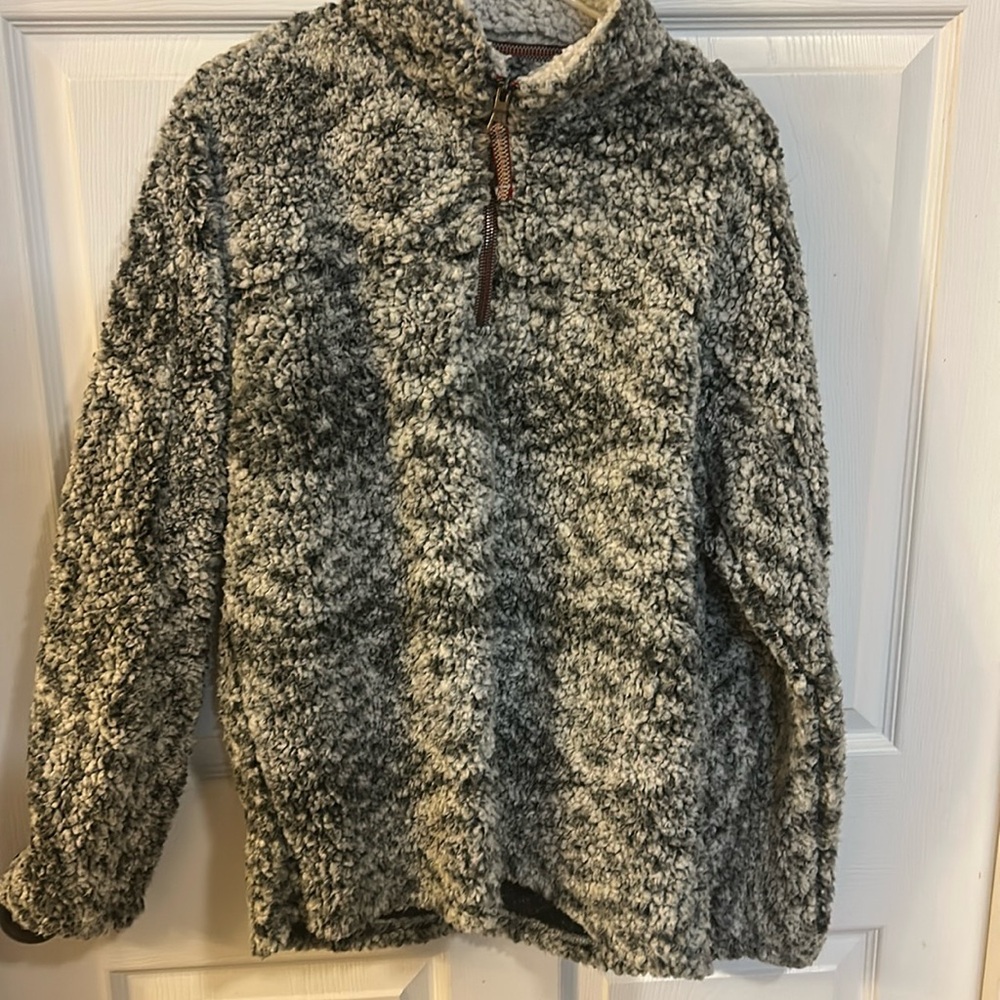 Women’s fleece jacket and 1/4 zips.